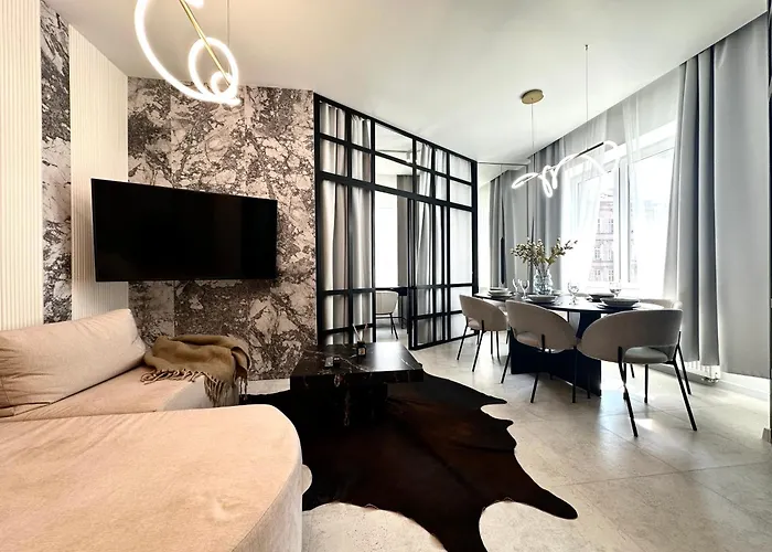 Lakowa Apartment ~ 1000M Main Square ~ Self Check-In 20H