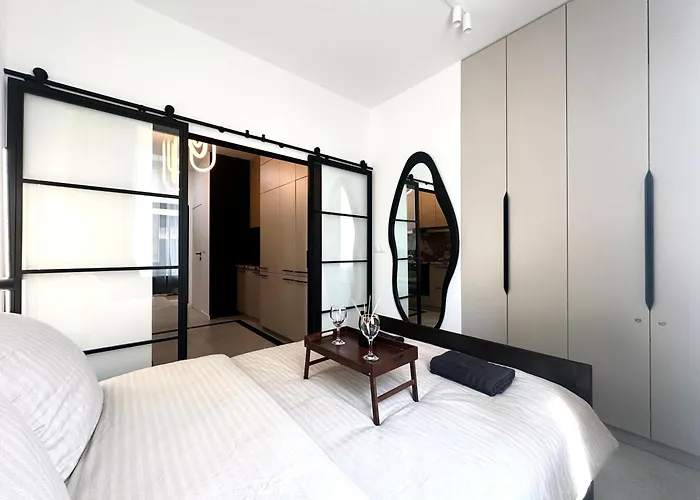 Lakowa Apartment ~ 1000M Main Square ~ Self Check-In 20H