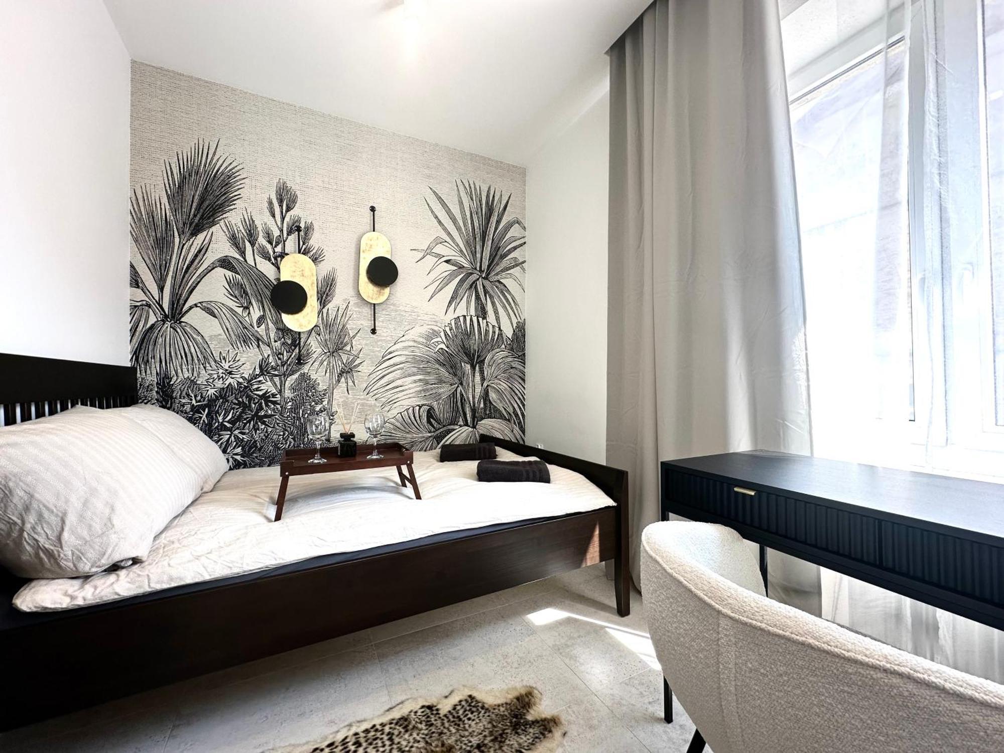 Lakowa ~ 1000m Main Square ~ Self Check-in 20h Apartment *